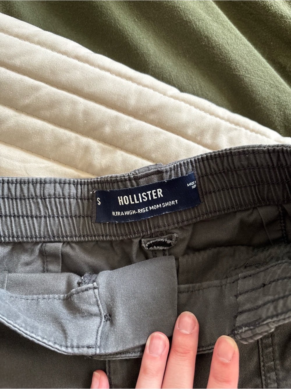 Hollister Gray Women's Cargo Shorts - Picture 2 of 7